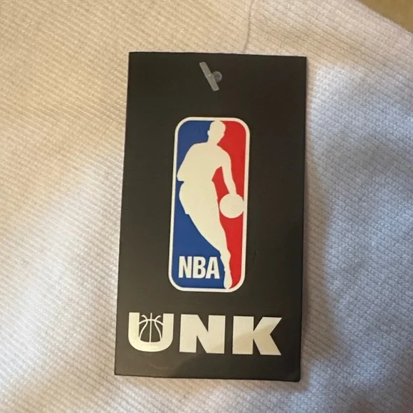 🆕 NBA UNK Women’s Cleveland Cavaliers Long Sleeve Tee - Picture 6 of 7